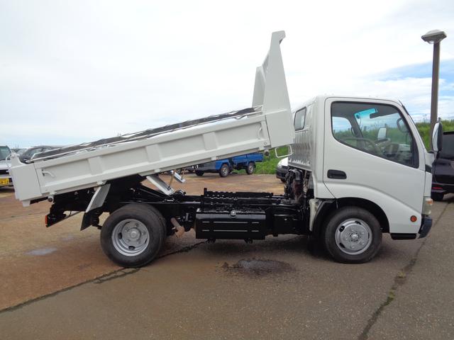 デュトロ 日野 全低床強化ダンプ 積載２ｔ 全低床 ターボ エアコン パワステ サイド手動ゲート タイヤサイズ １９５ ７５ｒ１５ １０９ １０７ ｂｄｇ ３次排ガスクリア 新潟県 全低床強化ダンプ 積載２ｔ 全低床 ターボ エアコン パワステ サイド手動ゲート