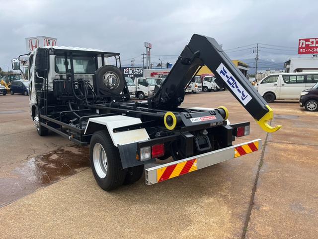 ファイター 　新明和アームロール　積載３．８５ｔ　コードリモコン　全塗装　車検整備済　ツインホイスト　エアコン　パワステ　ターボ　ＰＤＧ－　３次排ガスクリア（8枚目）