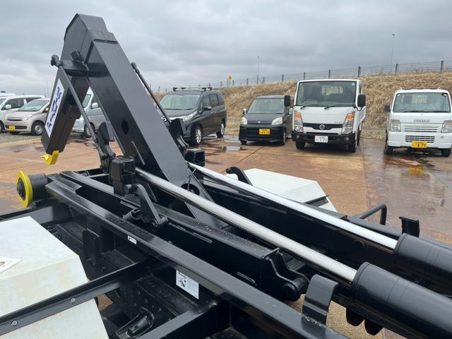 ファイター 　新明和アームロール　積載３．８５ｔ　コードリモコン　全塗装　車検整備済　ツインホイスト　エアコン　パワステ　ターボ　ＰＤＧ－　３次排ガスクリア（18枚目）