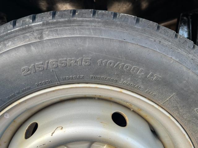 キャンターガッツ 　平　４ＷＤ　積載１５００ｋｇ　１０尺ボデー　ターボ　４Ｍ４２　ＰＤＧ－　荷台鉄板ばり　３次排ガスクリア　全塗装済み（18枚目）
