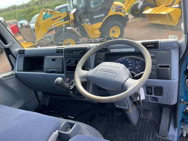 キャンターガッツ 　平　４ＷＤ　積載１５００ｋｇ　１０尺ボデー　ターボ　４Ｍ４２　ＰＤＧ－　荷台鉄板ばり　３次排ガスクリア　全塗装済み（21枚目）