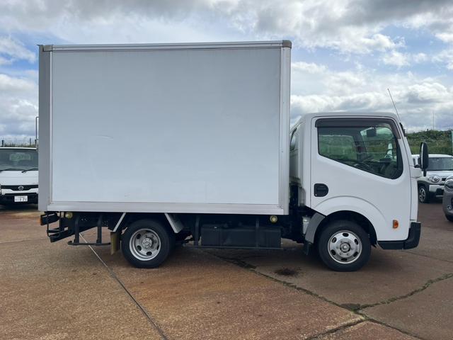 アトラストラック 　アルミバン　４ＷＤ　積載１１５０ｋｇ　エアコン　パワステ　ターボ　バックカメラ　はね上げゲート　後輪ダブルタイヤ　ラッシングレール　荷台内寸３１５ｃｍ－１６５ｃｍ－２０５ｃｍ（5枚目）