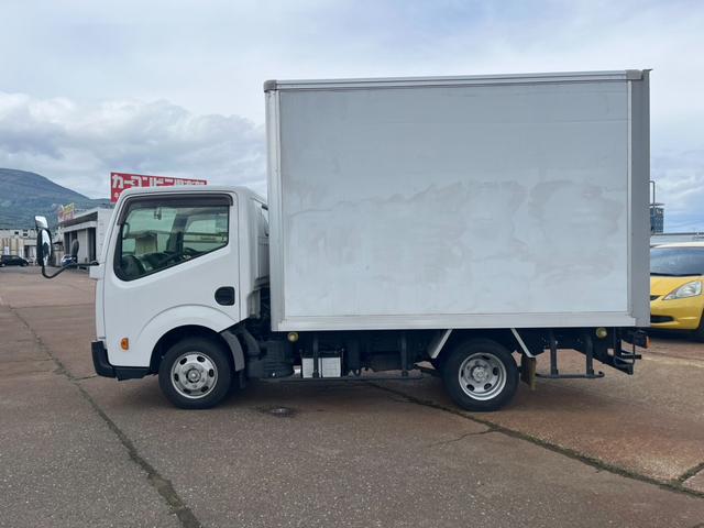 アトラストラック 　アルミバン　４ＷＤ　積載１１５０ｋｇ　エアコン　パワステ　ターボ　バックカメラ　はね上げゲート　後輪ダブルタイヤ　ラッシングレール　荷台内寸３１５ｃｍ－１６５ｃｍ－２０５ｃｍ（9枚目）
