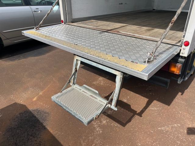 アトラストラック 　アルミバン　４ＷＤ　積載１１５０ｋｇ　エアコン　パワステ　ターボ　バックカメラ　はね上げゲート　後輪ダブルタイヤ　ラッシングレール　荷台内寸３１５ｃｍ－１６５ｃｍ－２０５ｃｍ（32枚目）
