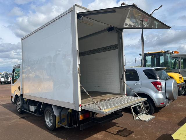 アトラストラック 　アルミバン　４ＷＤ　積載１１５０ｋｇ　エアコン　パワステ　ターボ　バックカメラ　はね上げゲート　後輪ダブルタイヤ　ラッシングレール　荷台内寸３１５ｃｍ－１６５ｃｍ－２０５ｃｍ（33枚目）