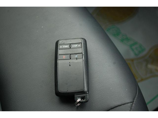 プリウス Ｓツーリングセレクション　４ＷＤ　モデリスタエアロ　純正９インチナビＴＶ　バックカメラ　ＥＴＣ　エンジンスターター　ブラックレザーシート　シートヒＨＴ　レーダークルーズ　ＬＥＤヘッド　バックフォグ　寒冷地仕様　ワンオーナー（32枚目）