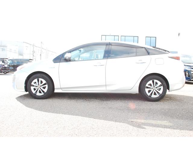 プリウス Ａ　４ＷＤ　純正９インチナビＴＶフルセグ　バックモニター　ＥＴＣ　レーダークルーズ　ＢＳＭ　ＨＵＤ　ＩＣＳ　パーキングアシスト　ＬＥＤヘッドライト＆オートハイビーム　フロント＆バックフォグ　中古冬タイヤ付（7枚目）