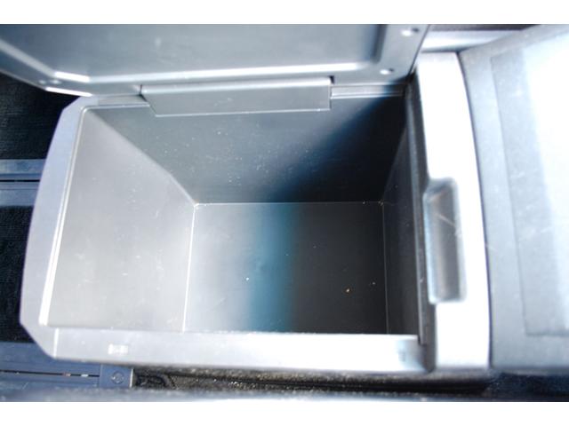 アルファード ２４０Ｓ　４ＷＤ　ナビＴＶフルセグ走行中視聴ＯＫ　バックカメラ　ＥＴＣ　両側パワースライドドア　後席フリップダウンモニター　ＨＩＤ　３列シート　７人乗り　スマートキー　プッシュスタート（18枚目）