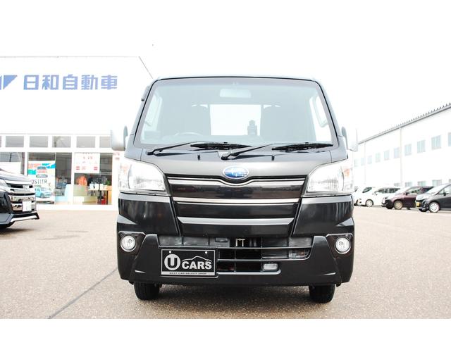 サンバートラック ＴＣ　エアコン　パワステ　パワーウィンドウ　パートタイム４ＷＤ　５ＭＴ　キーレス　社外アルミホイール　フォグランプ　作業灯　ワンオーナー　荷台マット　ゲートプロテクター　最大積載３５０ｋｇ（4枚目）