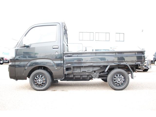 サンバートラック ＴＣ　エアコン　パワステ　パワーウィンドウ　パートタイム４ＷＤ　５ＭＴ　キーレス　社外アルミホイール　フォグランプ　作業灯　ワンオーナー　荷台マット　ゲートプロテクター　最大積載３５０ｋｇ（7枚目）