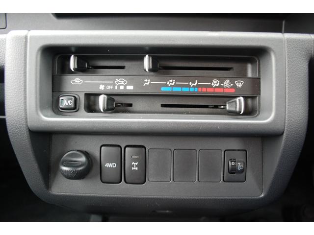 サンバートラック ＴＣ　エアコン　パワステ　パワーウィンドウ　パートタイム４ＷＤ　５ＭＴ　キーレス　社外アルミホイール　フォグランプ　作業灯　ワンオーナー　荷台マット　ゲートプロテクター　最大積載３５０ｋｇ（13枚目）