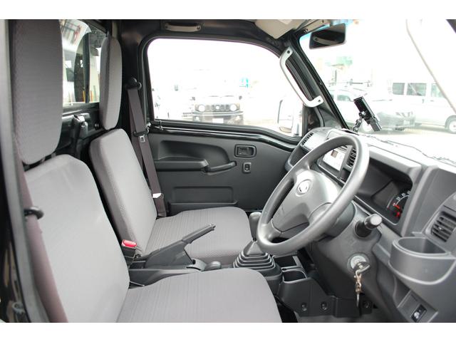 サンバートラック ＴＣ　エアコン　パワステ　パワーウィンドウ　パートタイム４ＷＤ　５ＭＴ　キーレス　社外アルミホイール　フォグランプ　作業灯　ワンオーナー　荷台マット　ゲートプロテクター　最大積載３５０ｋｇ（16枚目）