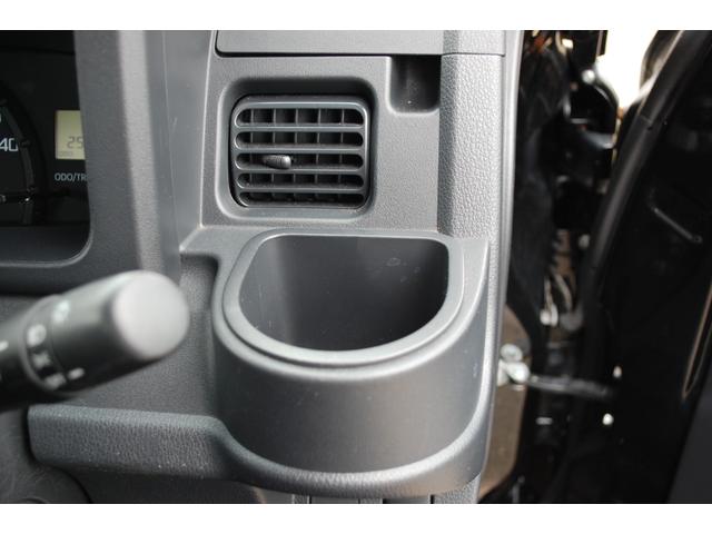 サンバートラック ＴＣ　エアコン　パワステ　パワーウィンドウ　パートタイム４ＷＤ　５ＭＴ　キーレス　社外アルミホイール　フォグランプ　作業灯　ワンオーナー　荷台マット　ゲートプロテクター　最大積載３５０ｋｇ（24枚目）