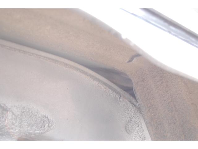 サンバートラック ＴＣ　エアコン　パワステ　パワーウィンドウ　パートタイム４ＷＤ　５ＭＴ　キーレス　社外アルミホイール　フォグランプ　作業灯　ワンオーナー　荷台マット　ゲートプロテクター　最大積載３５０ｋｇ（25枚目）