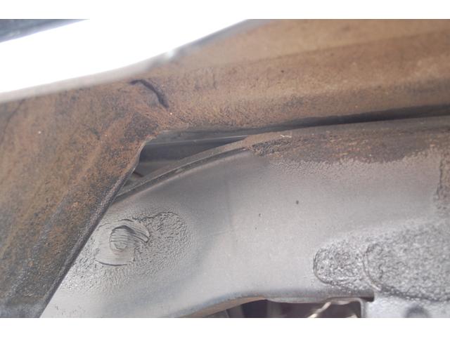 サンバートラック ＴＣ　エアコン　パワステ　パワーウィンドウ　パートタイム４ＷＤ　５ＭＴ　キーレス　社外アルミホイール　フォグランプ　作業灯　ワンオーナー　荷台マット　ゲートプロテクター　最大積載３５０ｋｇ（26枚目）