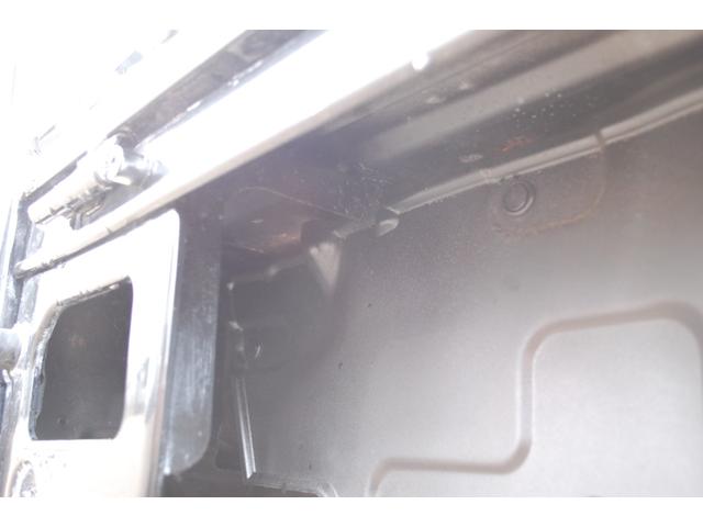 サンバートラック ＴＣ　エアコン　パワステ　パワーウィンドウ　パートタイム４ＷＤ　５ＭＴ　キーレス　社外アルミホイール　フォグランプ　作業灯　ワンオーナー　荷台マット　ゲートプロテクター　最大積載３５０ｋｇ（27枚目）