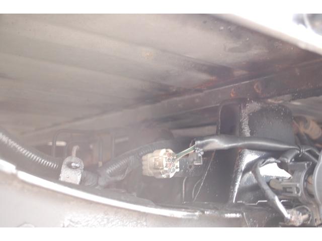 サンバートラック ＴＣ　エアコン　パワステ　パワーウィンドウ　パートタイム４ＷＤ　５ＭＴ　キーレス　社外アルミホイール　フォグランプ　作業灯　ワンオーナー　荷台マット　ゲートプロテクター　最大積載３５０ｋｇ（29枚目）