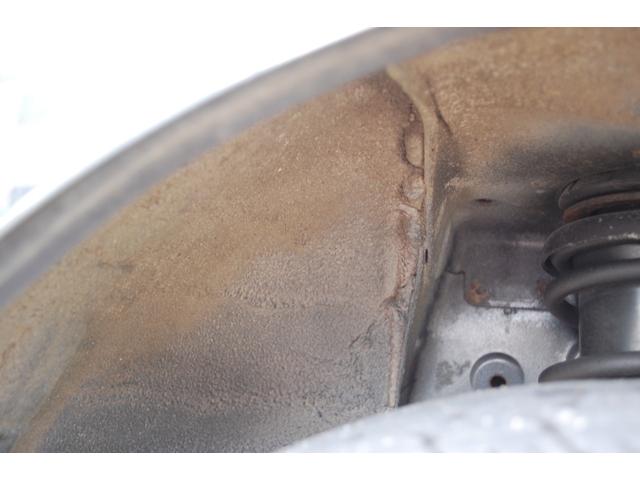 サンバートラック ＴＣ　エアコン　パワステ　パワーウィンドウ　パートタイム４ＷＤ　５ＭＴ　キーレス　社外アルミホイール　フォグランプ　作業灯　ワンオーナー　荷台マット　ゲートプロテクター　最大積載３５０ｋｇ（31枚目）