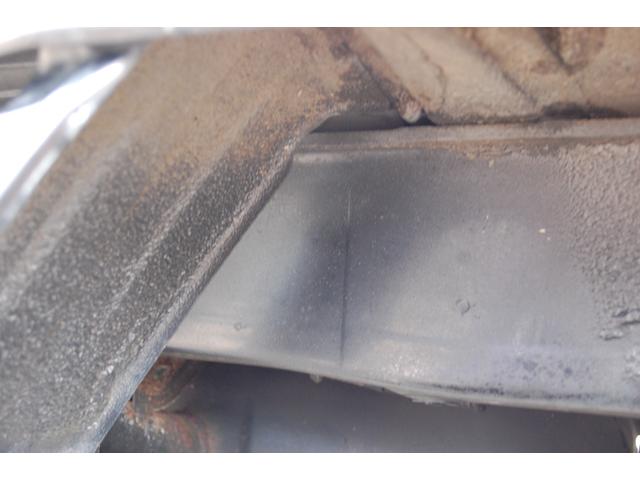 サンバートラック ＴＣ　エアコン　パワステ　パワーウィンドウ　パートタイム４ＷＤ　５ＭＴ　キーレス　社外アルミホイール　フォグランプ　作業灯　ワンオーナー　荷台マット　ゲートプロテクター　最大積載３５０ｋｇ（34枚目）