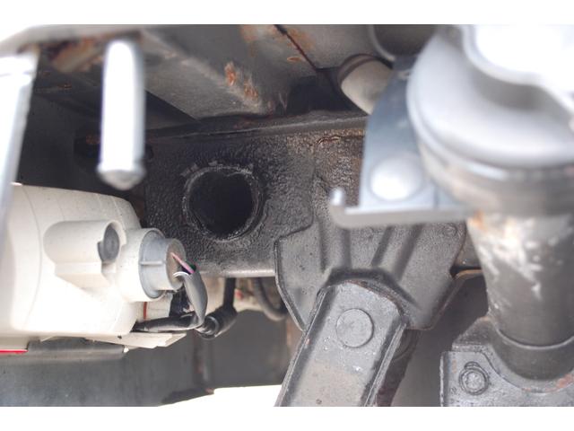 サンバートラック ＴＣ　エアコン　パワステ　パワーウィンドウ　パートタイム４ＷＤ　５ＭＴ　キーレス　社外アルミホイール　フォグランプ　作業灯　ワンオーナー　荷台マット　ゲートプロテクター　最大積載３５０ｋｇ（35枚目）