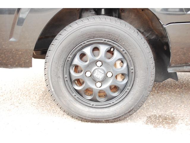 サンバートラック ＴＣ　エアコン　パワステ　パワーウィンドウ　パートタイム４ＷＤ　５ＭＴ　キーレス　社外アルミホイール　フォグランプ　作業灯　ワンオーナー　荷台マット　ゲートプロテクター　最大積載３５０ｋｇ（40枚目）