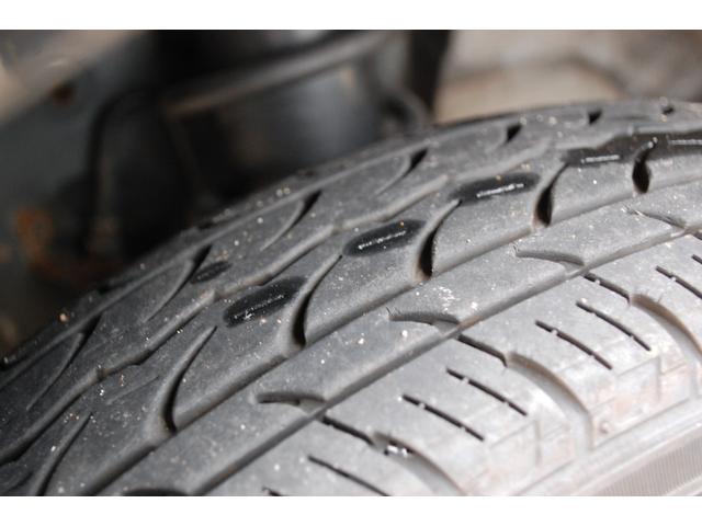 サンバートラック ＴＣ　エアコン　パワステ　パワーウィンドウ　パートタイム４ＷＤ　５ＭＴ　キーレス　社外アルミホイール　フォグランプ　作業灯　ワンオーナー　荷台マット　ゲートプロテクター　最大積載３５０ｋｇ（41枚目）