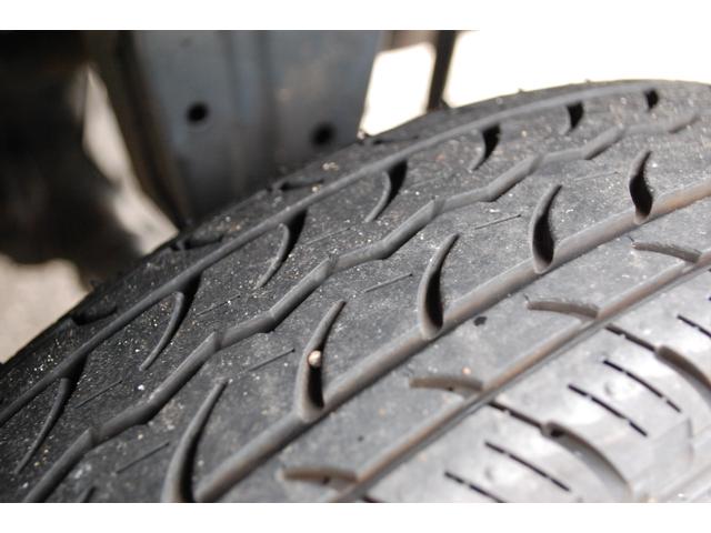 サンバートラック ＴＣ　エアコン　パワステ　パワーウィンドウ　パートタイム４ＷＤ　５ＭＴ　キーレス　社外アルミホイール　フォグランプ　作業灯　ワンオーナー　荷台マット　ゲートプロテクター　最大積載３５０ｋｇ（42枚目）