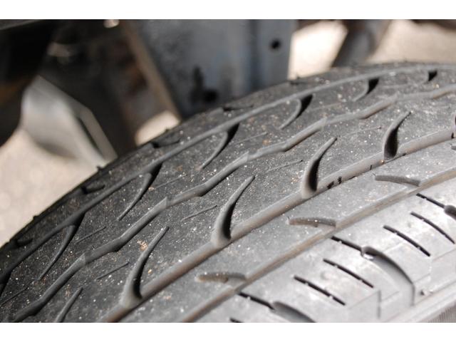 サンバートラック ＴＣ　エアコン　パワステ　パワーウィンドウ　パートタイム４ＷＤ　５ＭＴ　キーレス　社外アルミホイール　フォグランプ　作業灯　ワンオーナー　荷台マット　ゲートプロテクター　最大積載３５０ｋｇ（43枚目）