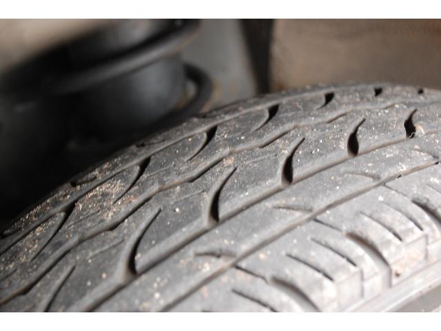 サンバートラック ＴＣ　エアコン　パワステ　パワーウィンドウ　パートタイム４ＷＤ　５ＭＴ　キーレス　社外アルミホイール　フォグランプ　作業灯　ワンオーナー　荷台マット　ゲートプロテクター　最大積載３５０ｋｇ（44枚目）