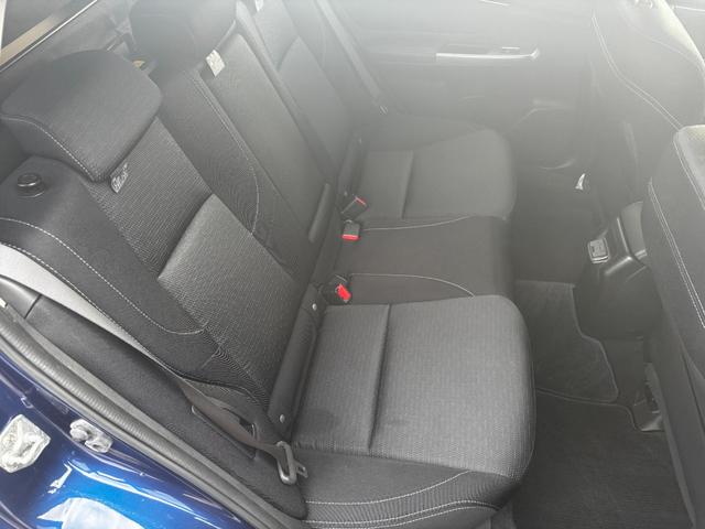 レヴォーグ １．６ＧＴアイサイト　４ＷＤ　ターボ　ナビＴＶ　ＢＴ　衝突被害軽減ブレーキ　Ｆスポイラー　ＥＴＣ　スマートキー　オートライト　オートＡＣ　クルコン　パドルシフト　レーンキープ　ＴＲＣ　１７アルミ　Ｂカメラ　プッシュスタート（30枚目）