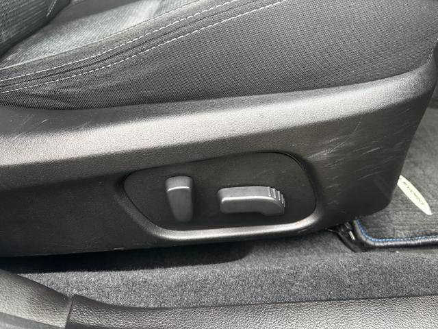 レヴォーグ １．６ＧＴアイサイト　４ＷＤ　ターボ　ナビＴＶ　ＢＴ　衝突被害軽減ブレーキ　Ｆスポイラー　ＥＴＣ　スマートキー　オートライト　オートＡＣ　クルコン　パドルシフト　レーンキープ　ＴＲＣ　１７アルミ　Ｂカメラ　プッシュスタート（59枚目）