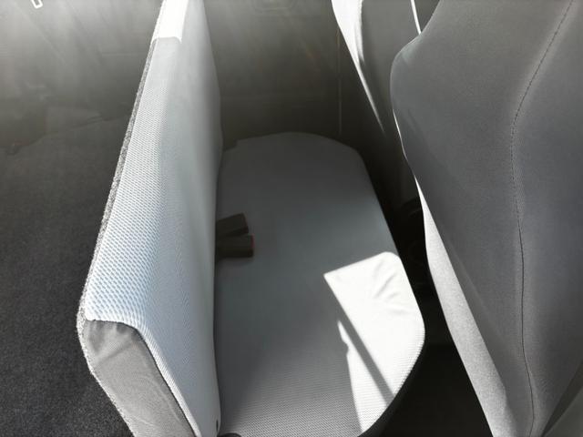 アルト ＶＰ　５ＡＧＳ　１４インチアルミ　キーレス　ＣＤ　運転席・助手席エアバッグ　エアコン　パワステ（28枚目）