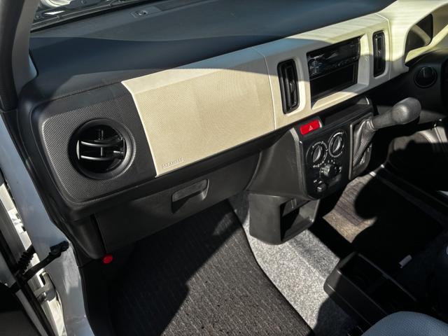アルト ＶＰ　５ＡＧＳ　１４インチアルミ　キーレス　ＣＤ　運転席・助手席エアバッグ　エアコン　パワステ（41枚目）