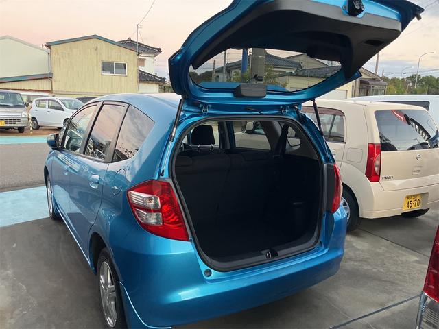 フィット L スマートスタイルエディション ドライブレコーダー ETC バックカメラ ナビ TV アルミホイール HID スマートキー 電動格納ミラー CVT 盗難防止システム 衝突安全ボディ ABS CD エアコン パワーステアリング(16枚目)