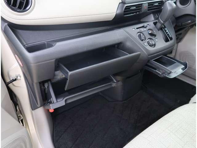 eKワゴン M メモリーナビ ETC ワンセグTV 社有車UP 禁煙車 衝突被害軽減ブレーキ 横滑り防止装置 レーンキープアシスト アクセル踏み間違い防止装置(13枚目)