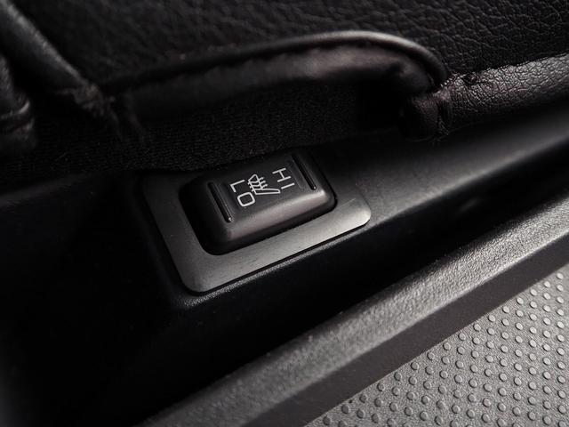 デリカＤ：５ Ｄ　パワーパッケージ　４ＷＤ　純正９インチナビ　後席モニター　両側パワスラ　前席シートヒーター　地デジ　Ｂカメラ　ＥＴＣ　クルコン　ステアスイッチ　パドルシフト　７人乗り　オートＡＣ　１８ＡＷ　ディーゼルＴ　シートカバー（18枚目）