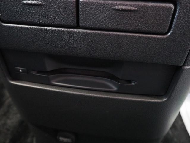 エルグランド ライダー ブラックライン 黒本革シート メーカーHDDナビ 後席モニター BOSE サンルーフ 黒革 両側パワスラ Pバックドア シートヒーター Fエアロ クルコン 地デジ 全周囲M オットマン LEDヘッドL ETC コーナーセンサー(63枚目)