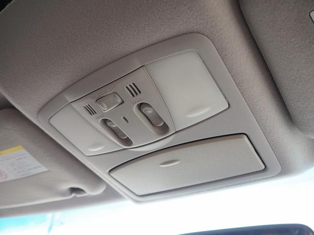 エルグランド ライダー ブラックライン 黒本革シート メーカーHDDナビ 後席モニター BOSE サンルーフ 黒革 両側パワスラ Pバックドア シートヒーター Fエアロ クルコン 地デジ 全周囲M オットマン LEDヘッドL ETC コーナーセンサー(75枚目)