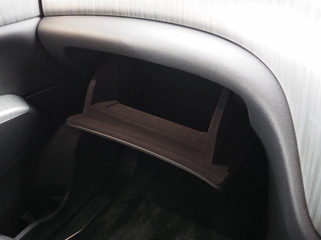 エルグランド ライダー ブラックライン 黒本革シート メーカーHDDナビ 後席モニター BOSE サンルーフ 黒革 両側パワスラ Pバックドア シートヒーター Fエアロ クルコン 地デジ 全周囲M オットマン LEDヘッドL ETC コーナーセンサー(77枚目)