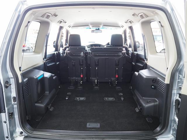 パジェロ ロング　スーパーエクシード　４ＷＤ　純正ＳＤナビ　黒革　シートヒーター　ロックフォード　ＥＴＣ　ウッドコンビＨ　ステアスイッチ　地デジ　Ｂカメラ　クルコン　ＨＩＤ　Ｂフォグ　キーレス　サイドステップ　ディーゼルＴ　純正１８ＡＷ（12枚目）