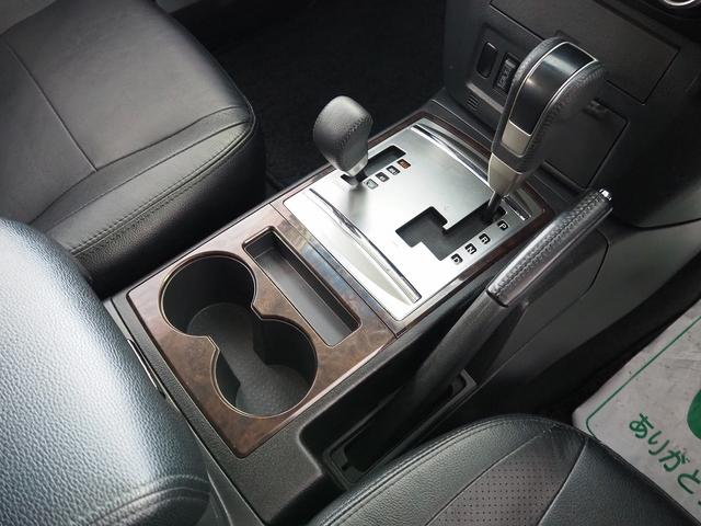 パジェロ ロング　スーパーエクシード　４ＷＤ　純正ＳＤナビ　黒革　シートヒーター　ロックフォード　ＥＴＣ　ウッドコンビＨ　ステアスイッチ　地デジ　Ｂカメラ　クルコン　ＨＩＤ　Ｂフォグ　キーレス　サイドステップ　ディーゼルＴ　純正１８ＡＷ（14枚目）