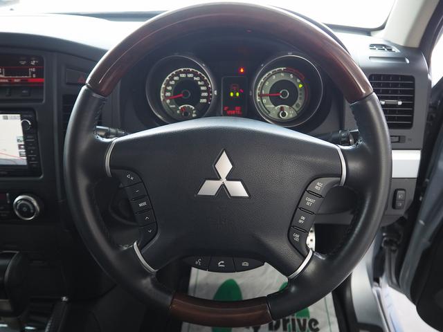 パジェロ ロング　スーパーエクシード　４ＷＤ　純正ＳＤナビ　黒革　シートヒーター　ロックフォード　ＥＴＣ　ウッドコンビＨ　ステアスイッチ　地デジ　Ｂカメラ　クルコン　ＨＩＤ　Ｂフォグ　キーレス　サイドステップ　ディーゼルＴ　純正１８ＡＷ（17枚目）