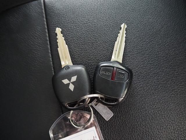 パジェロ ロング　スーパーエクシード　４ＷＤ　純正ＳＤナビ　黒革　シートヒーター　ロックフォード　ＥＴＣ　ウッドコンビＨ　ステアスイッチ　地デジ　Ｂカメラ　クルコン　ＨＩＤ　Ｂフォグ　キーレス　サイドステップ　ディーゼルＴ　純正１８ＡＷ（18枚目）