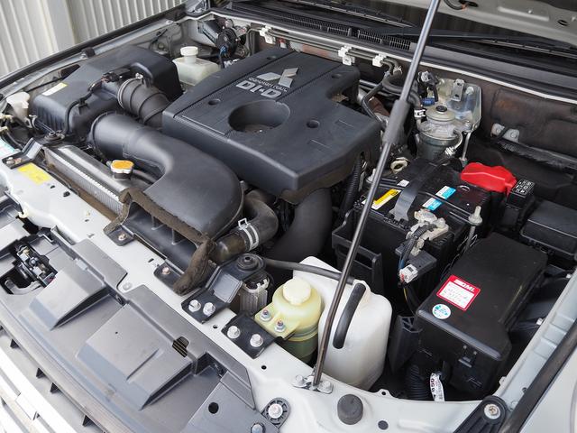 パジェロ ロング　スーパーエクシード　４ＷＤ　純正ＳＤナビ　黒革　シートヒーター　ロックフォード　ＥＴＣ　ウッドコンビＨ　ステアスイッチ　地デジ　Ｂカメラ　クルコン　ＨＩＤ　Ｂフォグ　キーレス　サイドステップ　ディーゼルＴ　純正１８ＡＷ（20枚目）