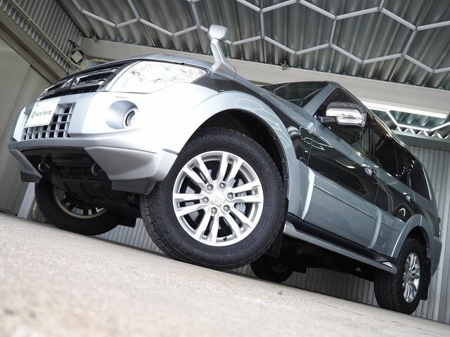 パジェロ ロング　スーパーエクシード　４ＷＤ　純正ＳＤナビ　黒革　シートヒーター　ロックフォード　ＥＴＣ　ウッドコンビＨ　ステアスイッチ　地デジ　Ｂカメラ　クルコン　ＨＩＤ　Ｂフォグ　キーレス　サイドステップ　ディーゼルＴ　純正１８ＡＷ（22枚目）