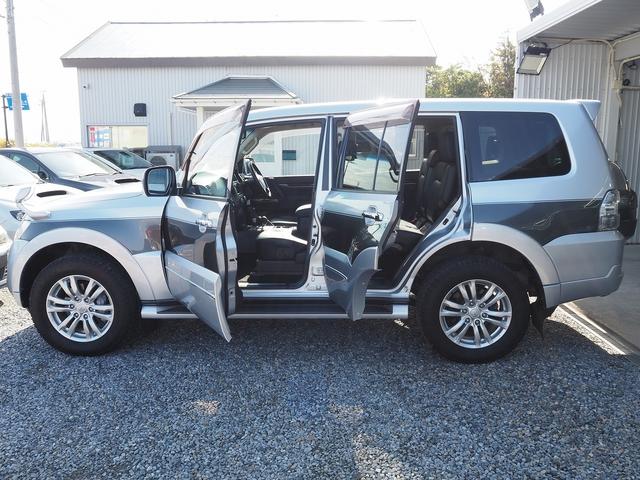 パジェロ ロング　スーパーエクシード　４ＷＤ　純正ＳＤナビ　黒革　シートヒーター　ロックフォード　ＥＴＣ　ウッドコンビＨ　ステアスイッチ　地デジ　Ｂカメラ　クルコン　ＨＩＤ　Ｂフォグ　キーレス　サイドステップ　ディーゼルＴ　純正１８ＡＷ（33枚目）