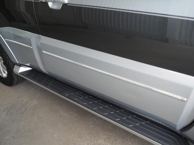 パジェロ ロング　スーパーエクシード　４ＷＤ　純正ＳＤナビ　黒革　シートヒーター　ロックフォード　ＥＴＣ　ウッドコンビＨ　ステアスイッチ　地デジ　Ｂカメラ　クルコン　ＨＩＤ　Ｂフォグ　キーレス　サイドステップ　ディーゼルＴ　純正１８ＡＷ（39枚目）
