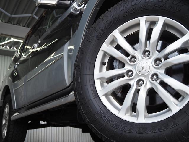 パジェロ ロング　スーパーエクシード　４ＷＤ　純正ＳＤナビ　黒革　シートヒーター　ロックフォード　ＥＴＣ　ウッドコンビＨ　ステアスイッチ　地デジ　Ｂカメラ　クルコン　ＨＩＤ　Ｂフォグ　キーレス　サイドステップ　ディーゼルＴ　純正１８ＡＷ（45枚目）
