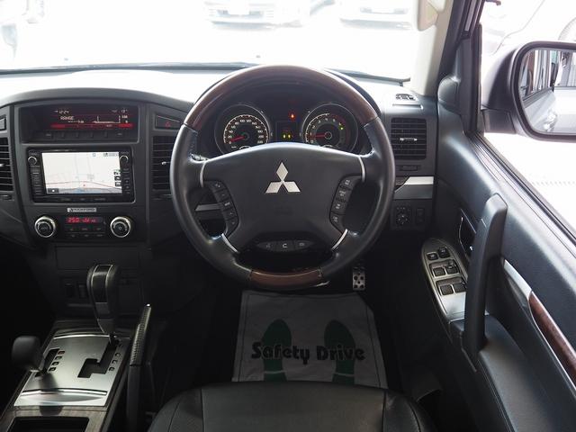 パジェロ ロング　スーパーエクシード　４ＷＤ　純正ＳＤナビ　黒革　シートヒーター　ロックフォード　ＥＴＣ　ウッドコンビＨ　ステアスイッチ　地デジ　Ｂカメラ　クルコン　ＨＩＤ　Ｂフォグ　キーレス　サイドステップ　ディーゼルＴ　純正１８ＡＷ（48枚目）