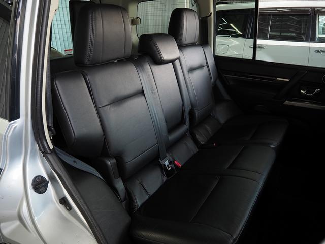 パジェロ ロング　スーパーエクシード　４ＷＤ　純正ＳＤナビ　黒革　シートヒーター　ロックフォード　ＥＴＣ　ウッドコンビＨ　ステアスイッチ　地デジ　Ｂカメラ　クルコン　ＨＩＤ　Ｂフォグ　キーレス　サイドステップ　ディーゼルＴ　純正１８ＡＷ（49枚目）